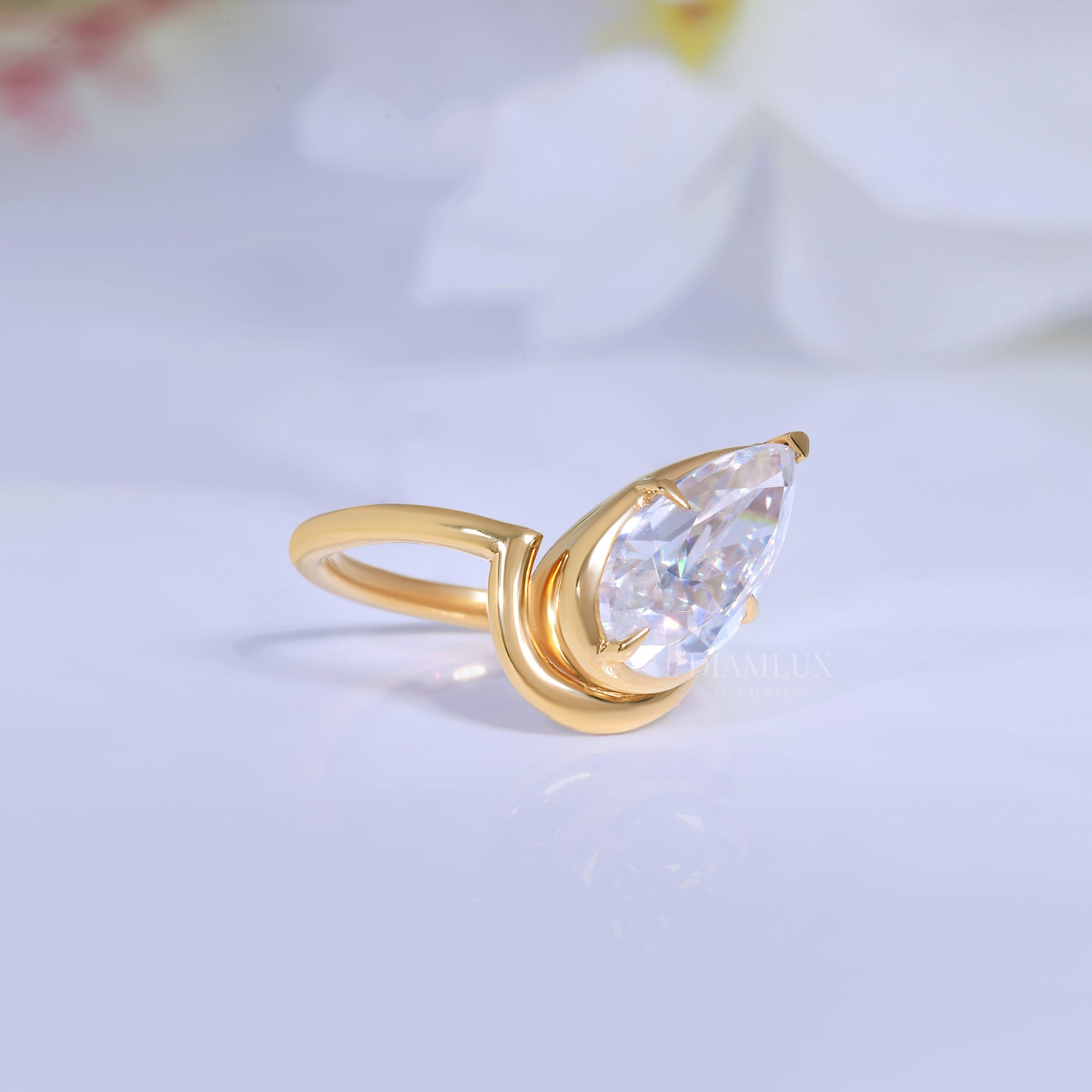 Yellow Gold Pear-Shaped Diamond Wave Ring Diamlux Fine Jewelry