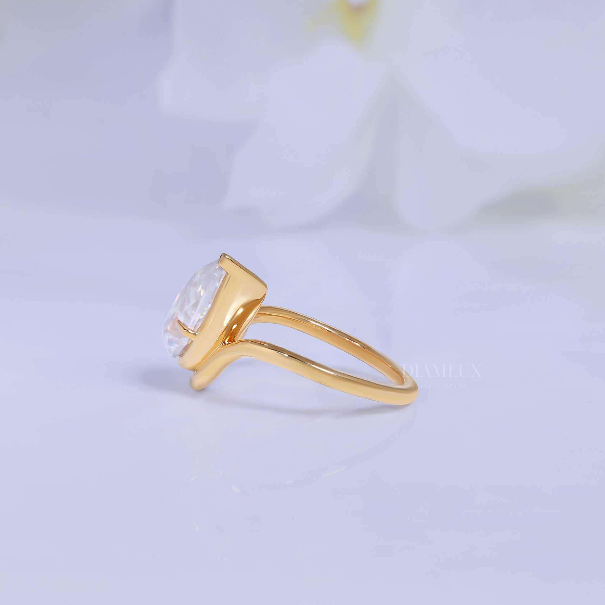 Yellow Gold Pear-Shaped Diamond Wave Ring Diamlux Fine Jewelry