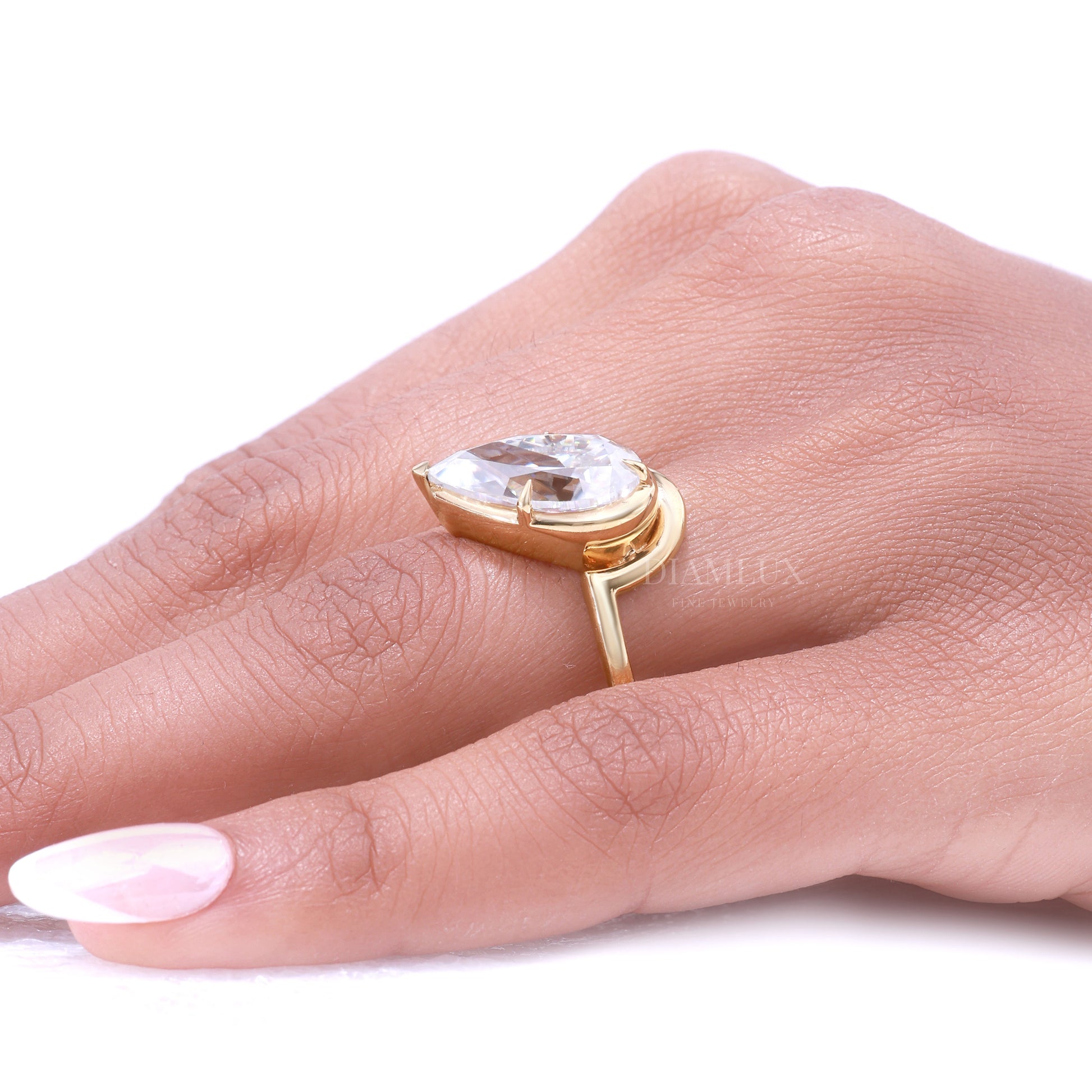 Yellow Gold Pear-Shaped Diamond Wave Ring Diamlux Fine Jewelry