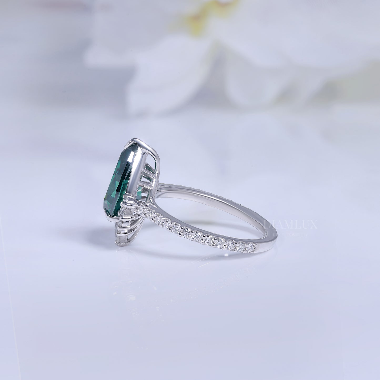 Elegant Pear-Shaped Green Gemstone Diamond Ring Diamlux Fine Jewelry