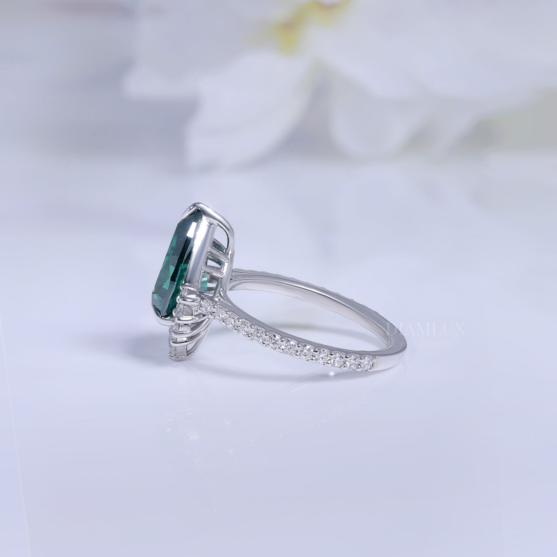 Elegant Pear-Shaped Green Gemstone Diamond Ring Diamlux Fine Jewelry
