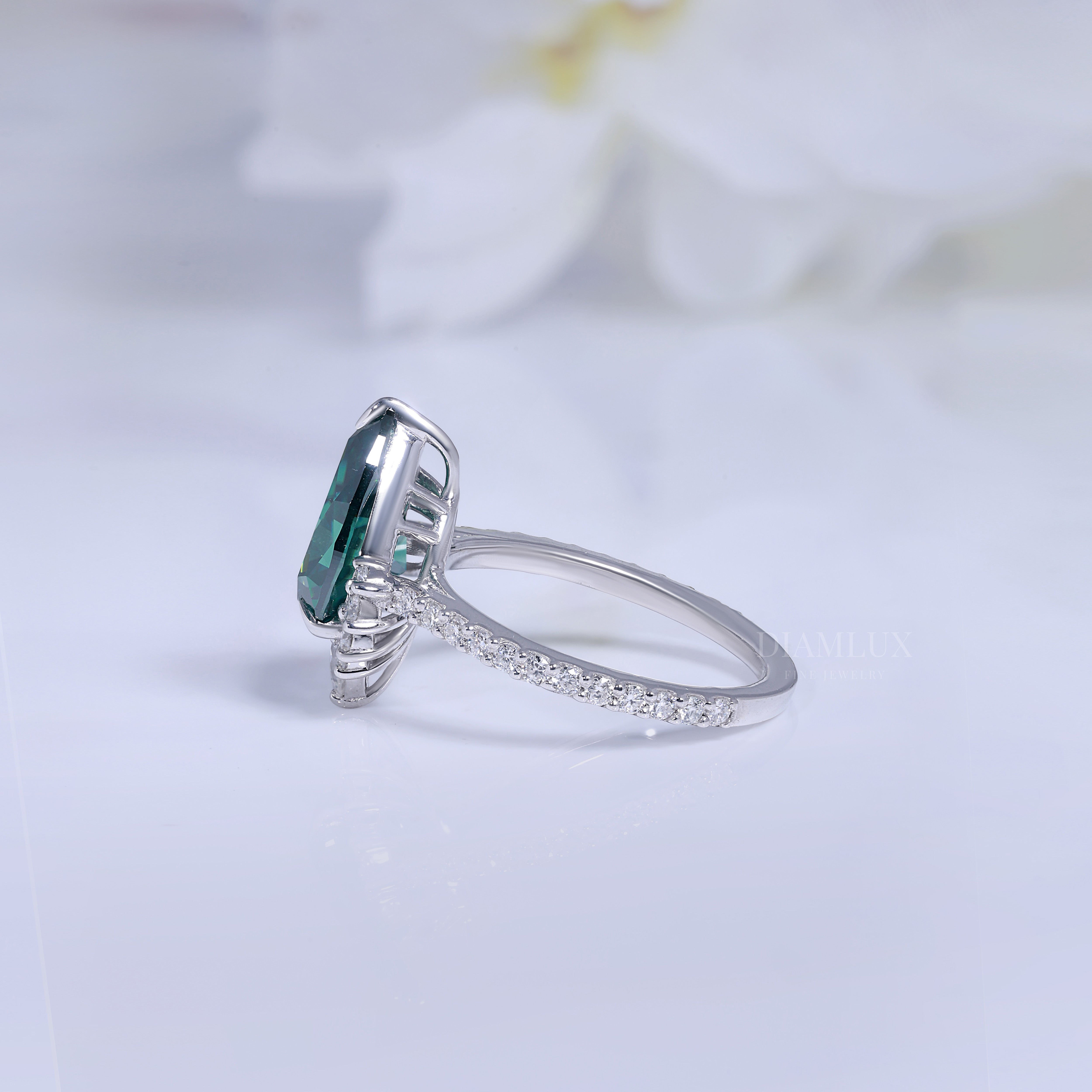 Elegant Pear-Shaped Green Gemstone Diamond Ring Diamlux Fine Jewelry