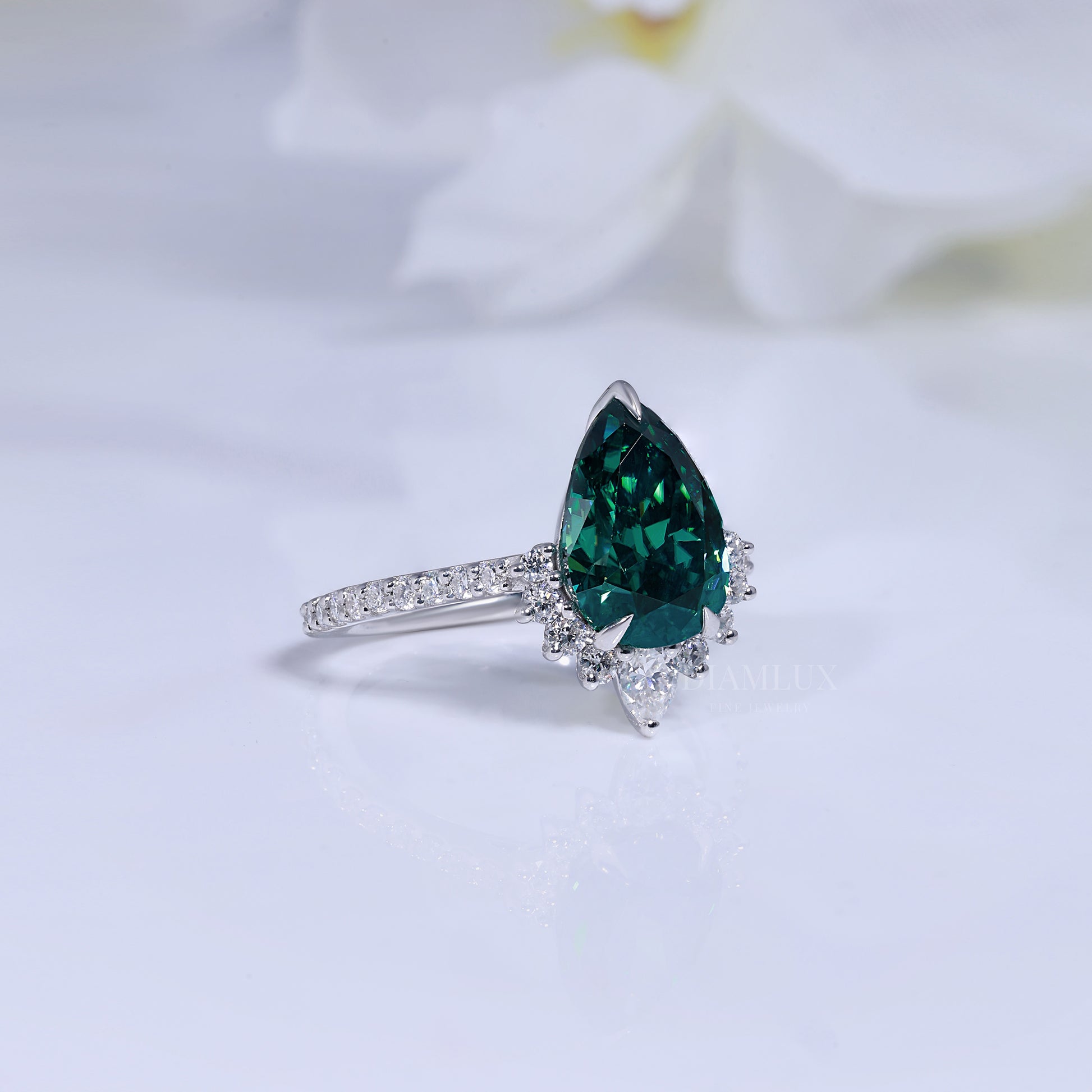 Elegant Pear-Shaped Green Gemstone Diamond Ring Diamlux Fine Jewelry